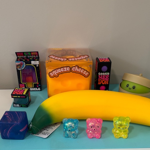 Schylling,Squeezy,Mellowsquish Other - Squeeze Cheese Banana Sensory Toy - Yellow/Green
